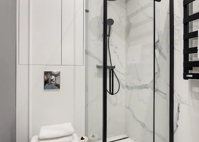 City Centre Modern Studio Apartment *